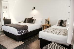 Postel nebo postele na pokoji v ubytování Yeppoon Surfside Motel