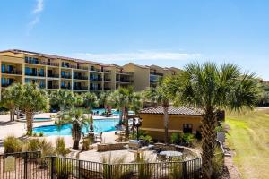 Πισίνα στο ή κοντά στο Sanctuary by the Sea Condos
