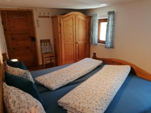 Posteľ alebo postele v izbe v ubytovaní Ferienhaus Schöpf - Die Hoamat