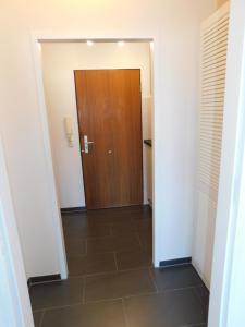 a hallway with a door and a tile floor at Sonnenschein 2 inkl Strandkorb vom 01 05-01 10 in Grömitz