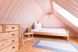 Ένα ή περισσότερα κρεβάτια σε δωμάτιο στο Haus WINDFLÜCHTER Whg. LF 5.2