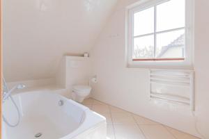 Ένα μπάνιο στο Haus WINDFLÜCHTER Whg. LF 5.2 +12 φωτογραφίες