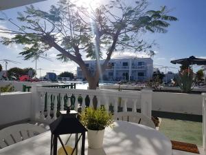 Nhà hàng/khu ăn uống khác tại Charming Apartment in Tías + Pool