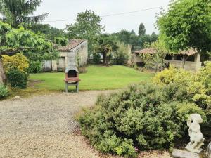 Φωτογραφία από το άλμπουμ του Terrasse & Jardin σε Jonzac