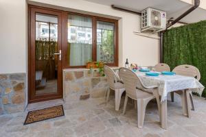 a dining room with a table and chairs at Apartments Flora in Burgas