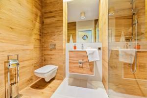 a bathroom with a toilet and a shower at Apartamenty Homely Place Casa Verona - Stary Rynek - Parking in Poznań +37 photos