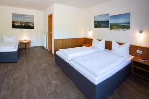 Łóżko lub łóżka w pokoju w obiekcie Motel Stralsund