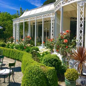Ogród w obiekcie Marlfield House Hotel Relais et Chateaux