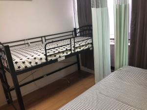 a bunk bed in a room with a window at Yasuragi Nakasu in Fukuoka