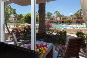 Výhled na bazén z ubytování Luxury Cayetana, by Comfortable Luxury nebo okolí