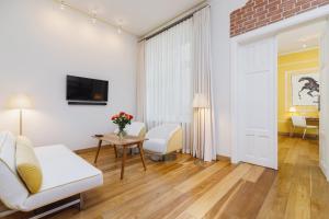 TV a/nebo společenská místnost v ubytování Apartamenty Bracka 6