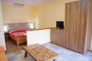 A television and/or entertainment centre at Aranyhal Apartman