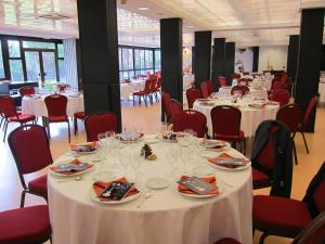 A restaurant or other place to eat at Hotel Escuela Madrid