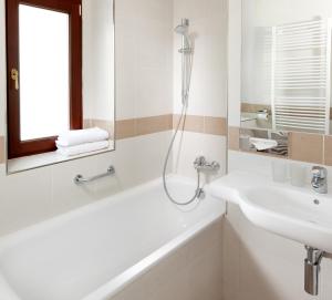 Koupelna v ubytování Clarion Grandhotel Zlaty Lev