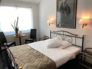 Apart-Hôtel Pont-de-Thielle客房内的一张或多张床位