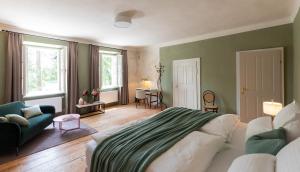 Posezení v ubytování Boutique Hotel Zum Oberjäger, Schloss Lackenbach