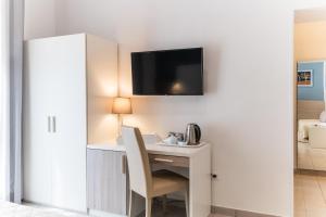 A television and/or entertainment centre at New Gallery
