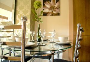 A restaurant or other place to eat at Harrogate Boutique Apartments - Self Contained Apartments 