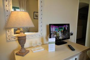 TV a/nebo společenská místnost v ubytování Hotel Dei Conti