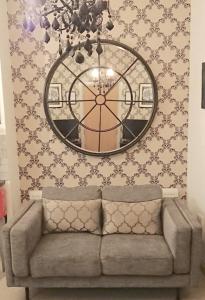 A seating area at Harrogate Boutique Apartments - Self Contained Apartments 