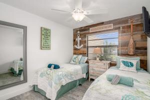 A bed or beds in a room at Sea Oats Condos