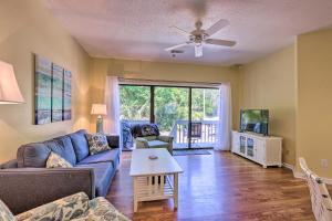 Seating area sa Hilton Head Getaway, Walk to Forest Beach!