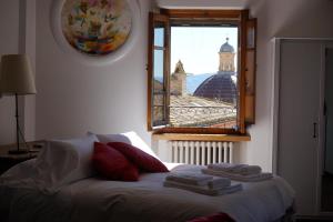 a bedroom with a bed with towels on it at Ride the Beauty Assisi Centro in Assisi