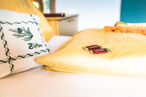 Postel nebo postele na pokoji v ubytování Hotel Gasthof zur Linde