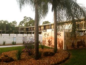 Zahrada ubytování At Home Inn - Fort Pierce
