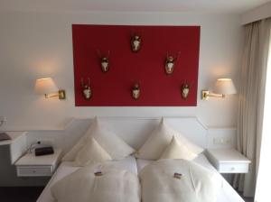Postel nebo postele na pokoji v ubytování Hotel-Garni Fels