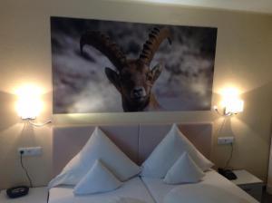 Postel nebo postele na pokoji v ubytování Hotel-Garni Fels