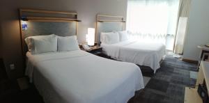 เตียงในห้องที่ Holiday Inn Express Mexico Reforma, an IHG Hotel