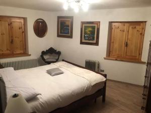 A bed or beds in a room at Les Cheminées