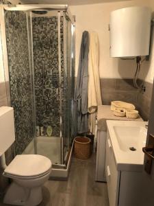 A bathroom at Les Cheminées