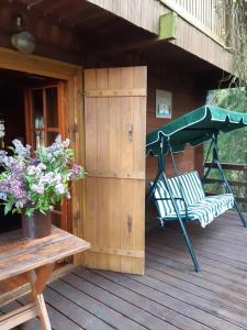 Afbeelding uit fotogalerij van Dom na Skraju Lasu in Stoczek Łukowski +9 foto's