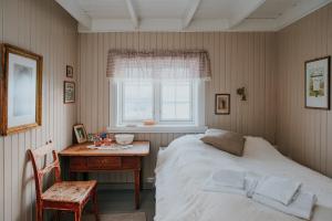 Cama ou camas em um quarto em Husfrua Gårdshotell