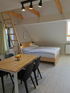 Postel nebo postele na pokoji v ubytování Apartmány Slunce