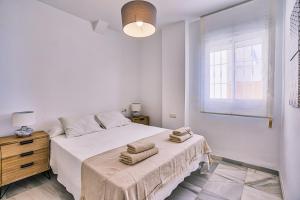 Postel nebo postele na pokoji v ubytování Sur Suites Torremolinos