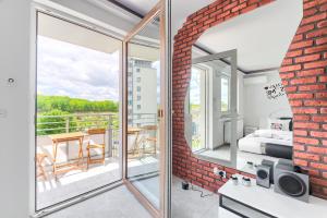 Kuchyňa alebo kuchynka v ubytovaní Good Day Apartments- private parking new town
