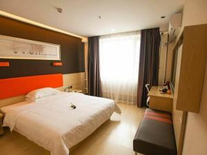 Katil atau katil-katil dalam bilik di 7Days Premium Yantai Penglai New Bus Station Branch