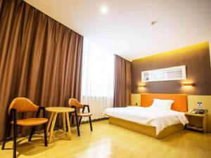 Katil atau katil-katil dalam bilik di 7Days Premium Yantai Penglai New Bus Station Branch +37 gambar