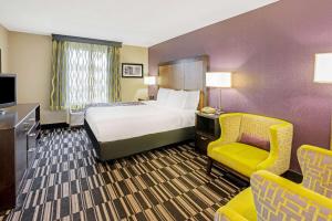 Gallery image of La Quinta Inn & Suites by Wyndham The Woodlands Spring in Spring