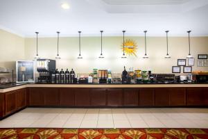 a bar in a restaurant with a counter at La Quinta by Wyndham Columbus TX in Columbus