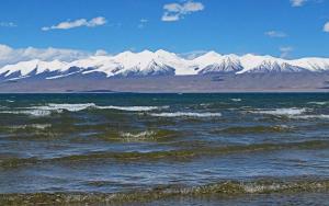 a group of snow covered mountains in the ocean at 7Days Premium Delingha Center Plaza Branch in Delingha +9 photos