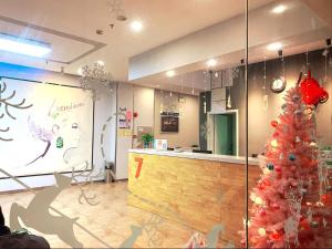 a christmas tree in the lobby of a store at 7Days Premium Guangzhou Zengcheng Xintang Plaza Branch in Guangzhou
