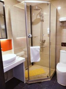 a bathroom with a shower and a sink and a toilet at 7Days Premium Tangshan Xiaoshan People's Hospital Branch in Tangshan