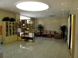 The lobby or reception area at 7Days Premium Xingtai Railway Station Tianyi Street Branch