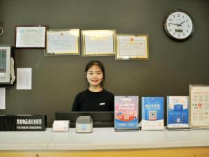 Lobby o reception area sa 7Days Premium Changsha Xiangya Fu'eryuanjialing Branch