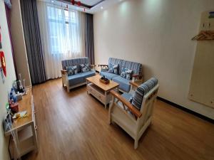 Ruang duduk di 7Days Premium Qingzhou Development Zone Wanlong Shopping Center Branch