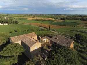 an overhead view of a house in a field at Hotel Ristorante Farneta in Cortona